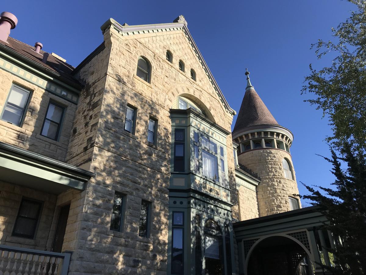 Castle La Crosse Bed & Breakfast Exterior photo